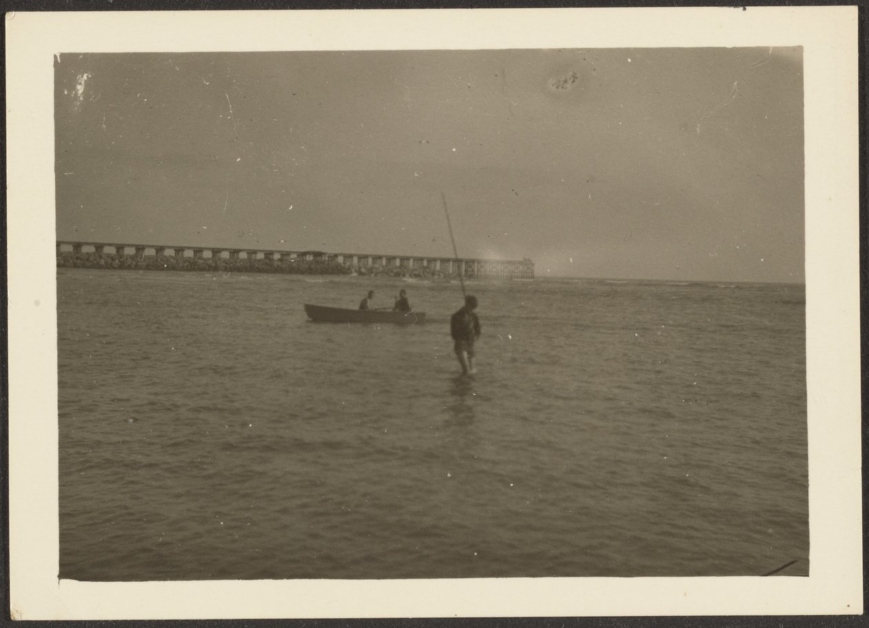 [Figures in Seascape] tekijältä Louis Fleckenstein