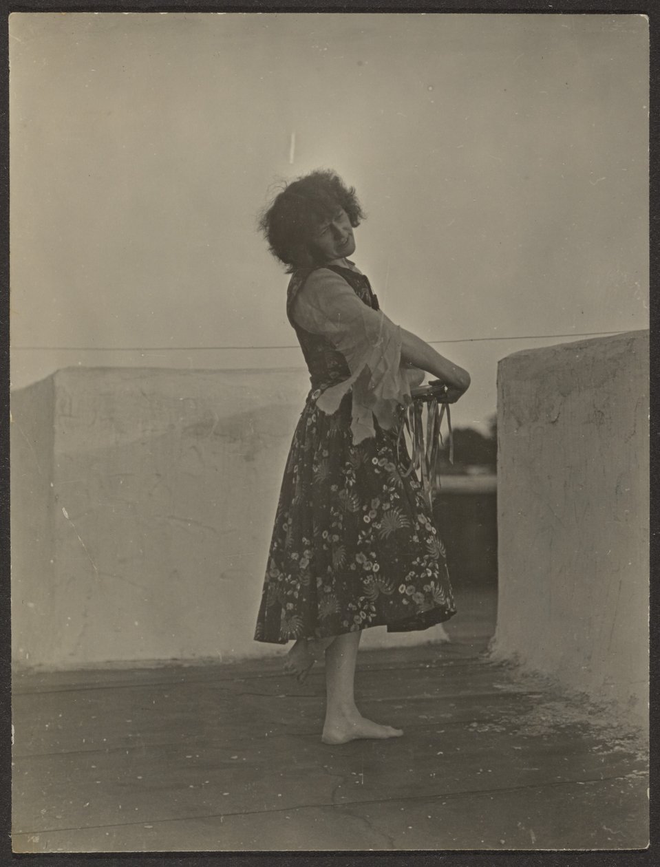 [Florence Dancing on Roof] tekijältä Louis Fleckenstein