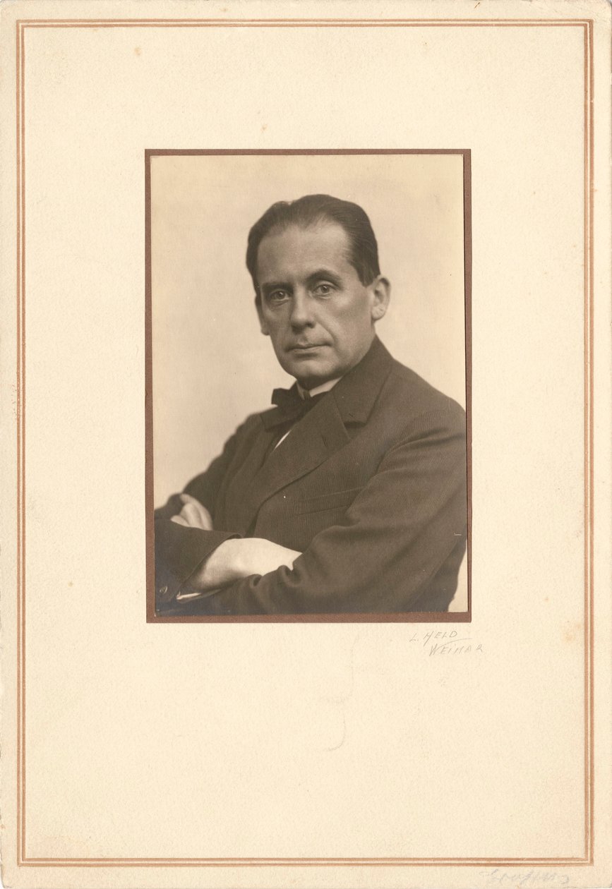 Walter Gropius 1883-1969, 1920-luvun alku. tekijältä Louis Held