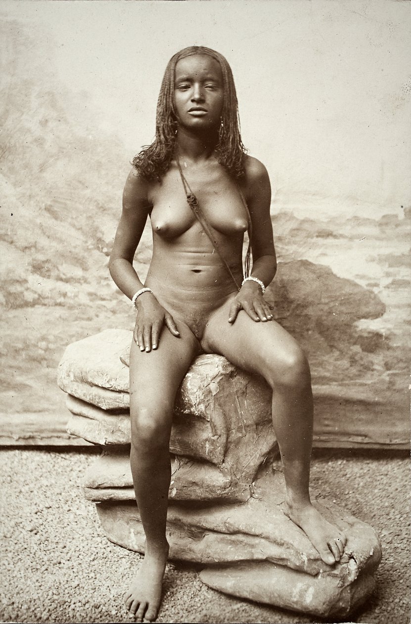 Nainen, Eritrea, n. 1880–1890 (gelatiinihopeaprintti) tekijältä Luigi Naretti