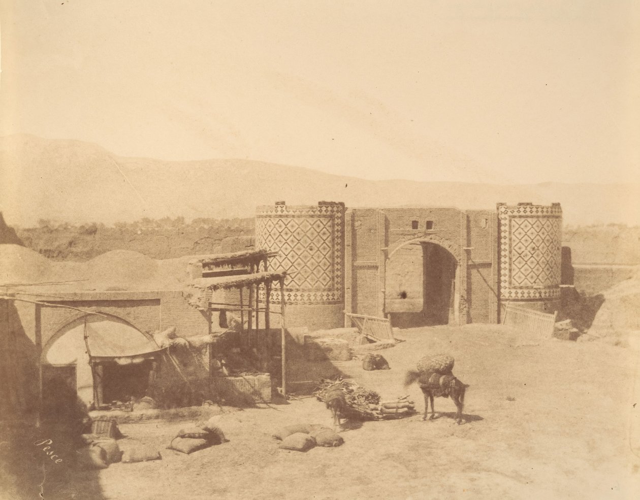 [Hallituksen portti, Teheran, Iran], 1840-60-luvut. tekijältä Luigi Pesce