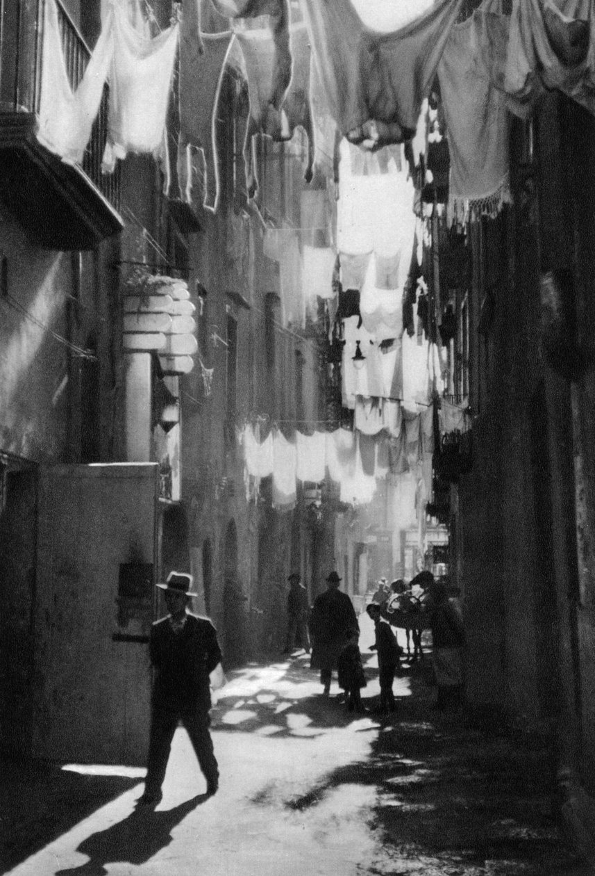 Kapea katu Napolissa, Italiassa, 1937 tekijältä Martin Hurlimann