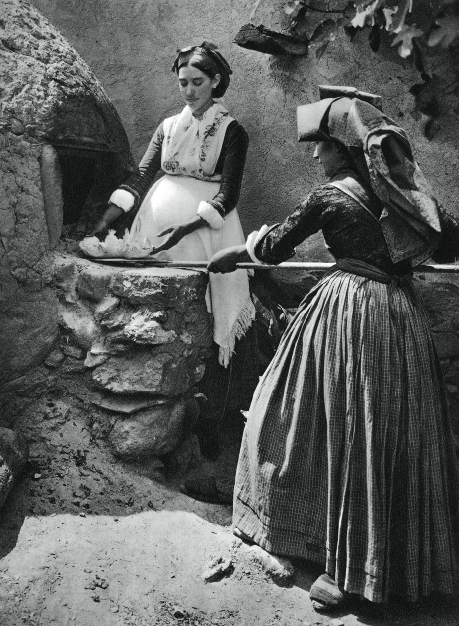 Naiset uunissa, Sardinia, Italia, 1937. tekijältä Martin Hurlimann
