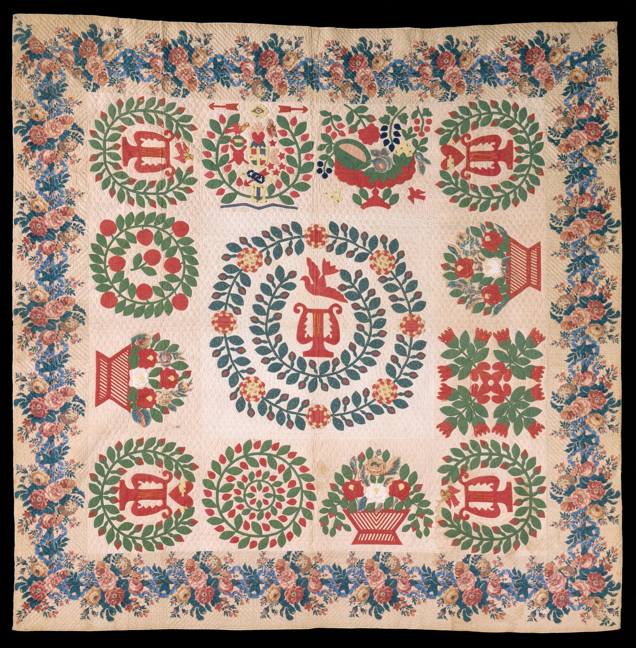 Odd Fellows Applique Album -peitto, n. 1850 (puuvillaa ja silkkiä) tekijältä Mary Ann McCue