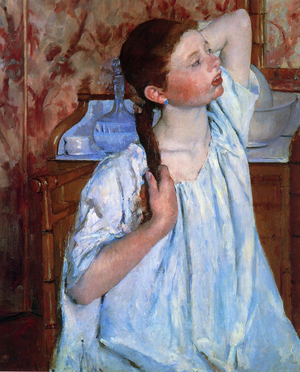Tyttö järjestää hänen hiukset tekijältä Mary Cassatt