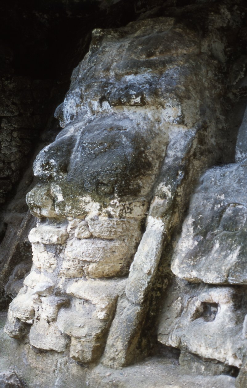 Naamio pyramidissa, 200 eaa tekijältä Mayan