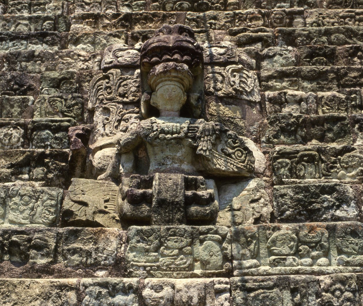 Copanin hieroglyfipatsas tekijältä Mayan
