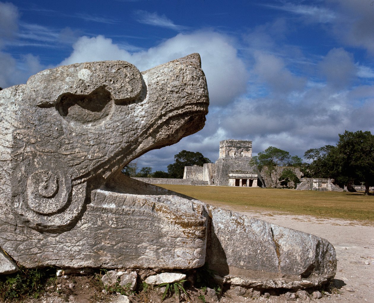 Jaguaarien veistos ja temppeli, 750-1200 tekijältä Mayan
