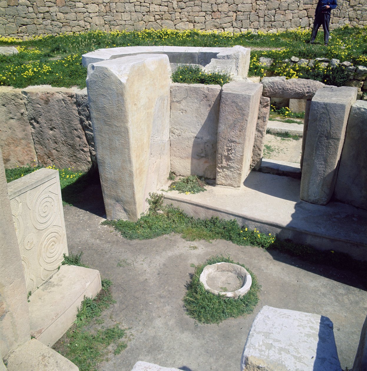 Megaliittinen temppelipaikka, noin 30000-25000 eaa. tekijältä Megalithic