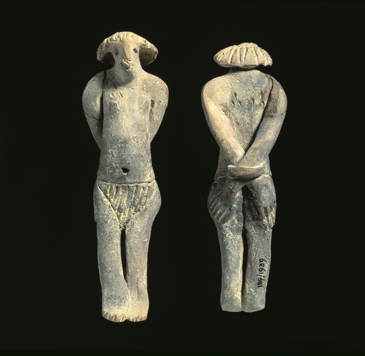 Sidotun ja alastoman naisen pienoispatsas, 12.-13. dynastia, noin 1862-1648 eaa. (terrakotta). tekijältä Middle Kingdom Egyptian