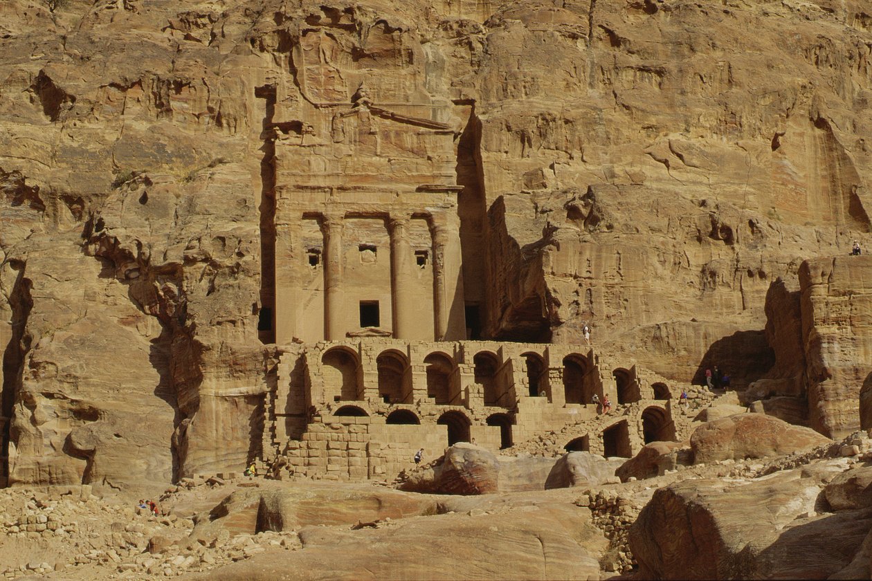 Kalliohaudat tekijältä Nabatean