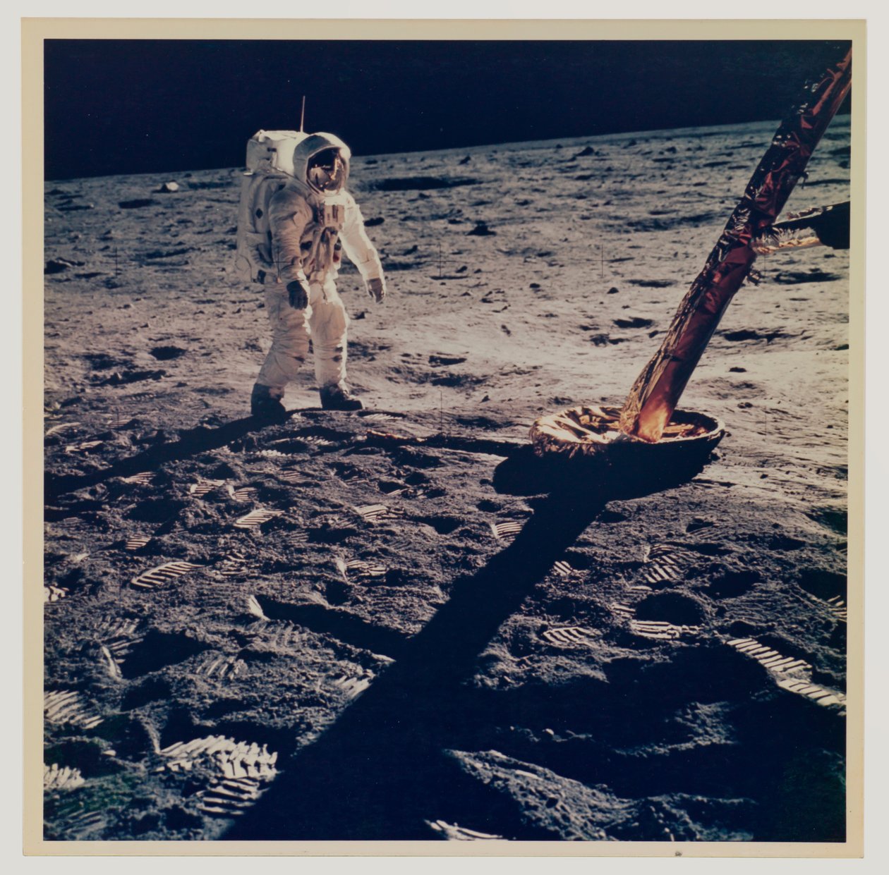 Apollo 11:n laskeutuminen kuuhun tekijältä Neil Armstrong