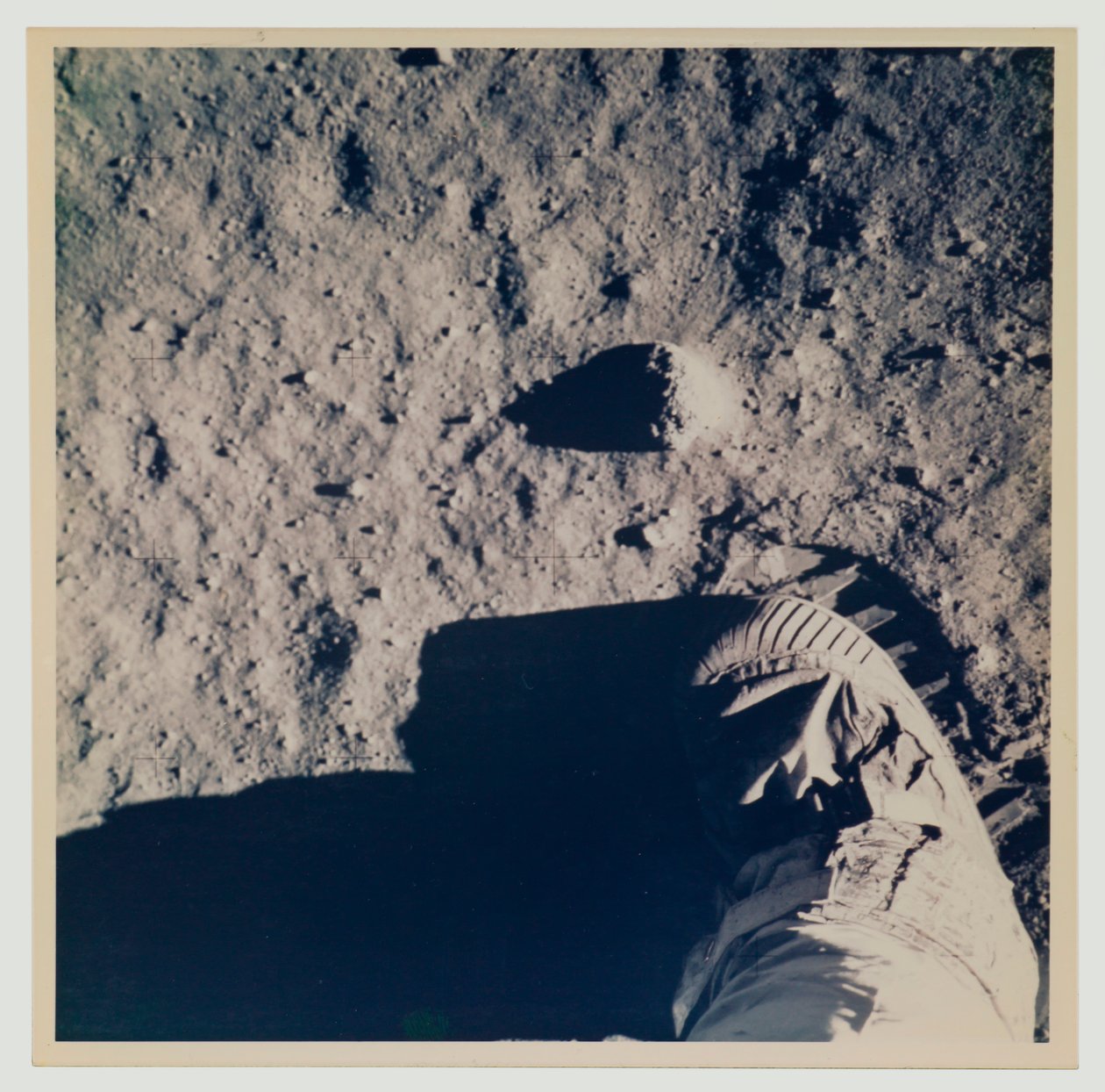 Apollo 11:n laskeutuminen kuuhun tekijältä Neil Armstrong