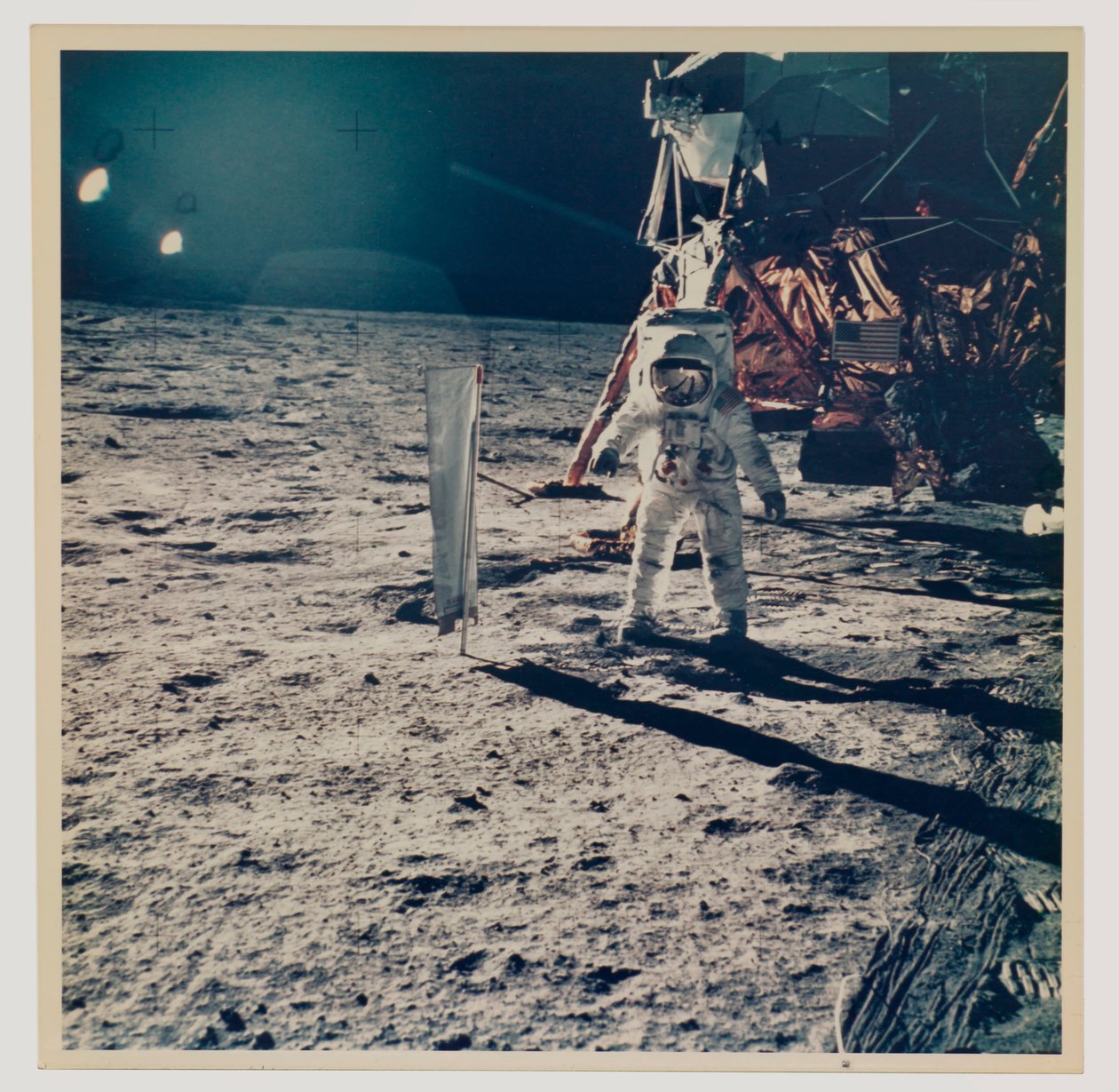 Apollo 11:n laskeutuminen kuuhun tekijältä Neil Armstrong