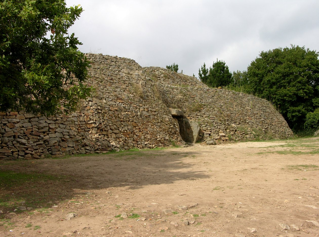 Sisäänkäynti kulkuhautaan, löydetty 1825 tekijältä Neolithic
