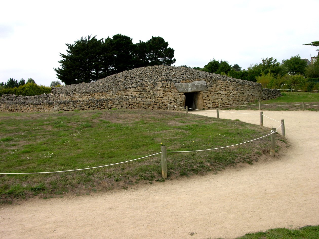 Sisäänkäynti kulkuhautaan, löydetty 1825 tekijältä Neolithic