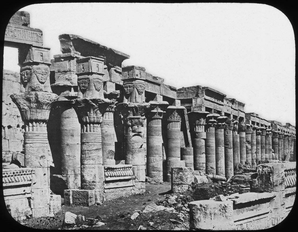 Pylväikkö, Philae-temppeli, Egypti, 1890 tekijältä Newton and Co