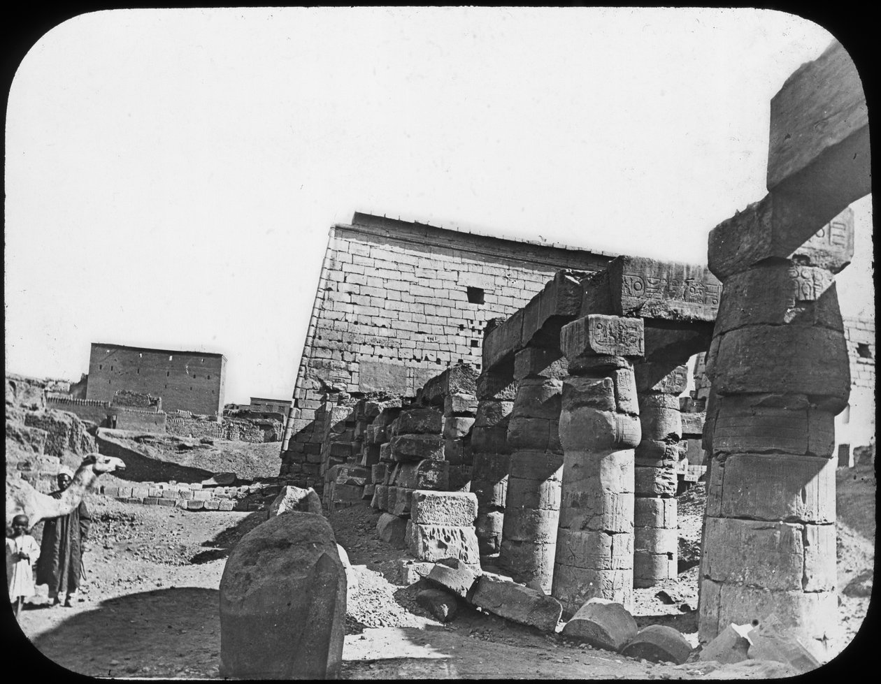 Suuri temppeli, Luxor, Egypti, 1890 tekijältä Newton and Co