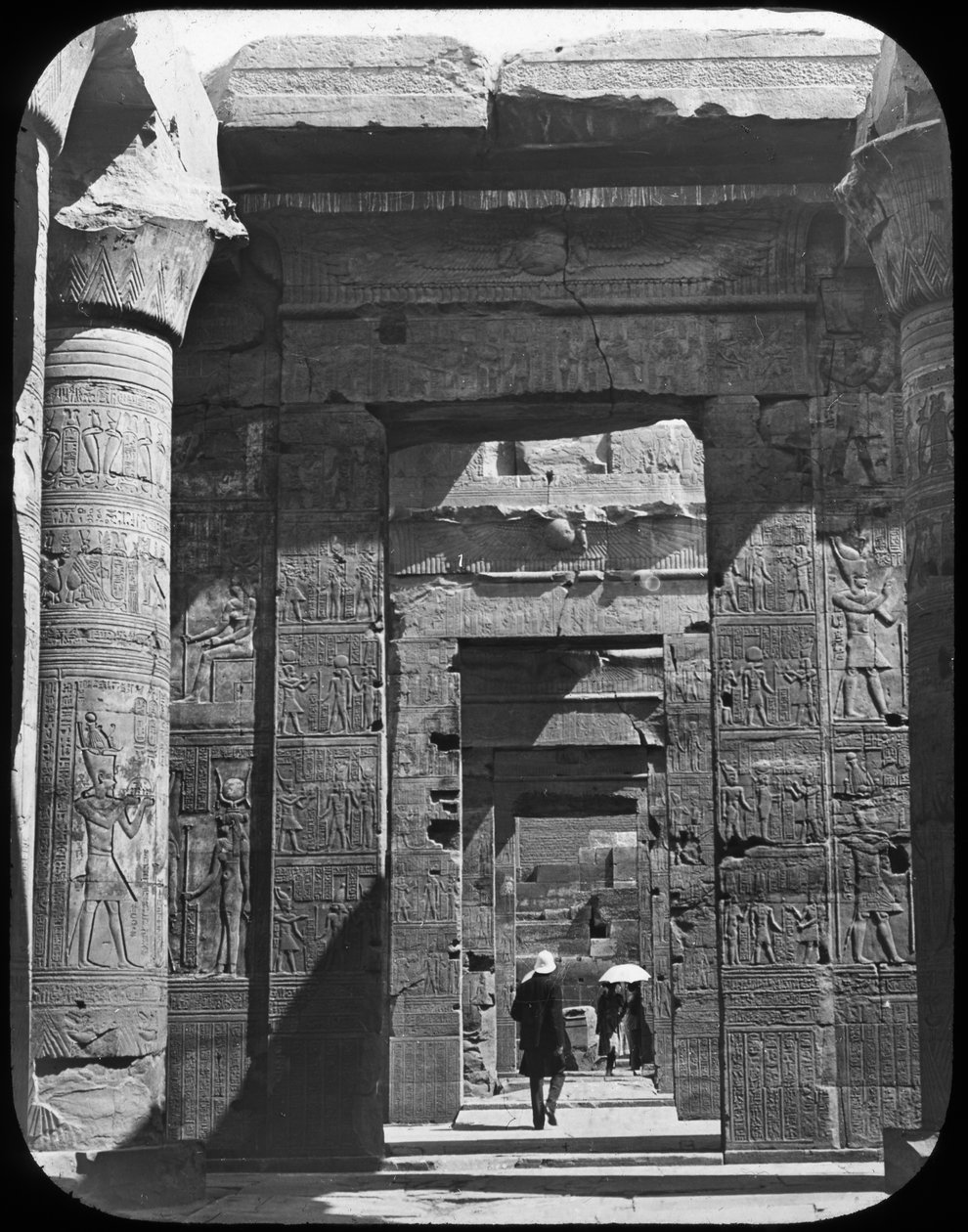 Temppelin sisäänkäynti, Kom Ombo, Egypti, 1890 tekijältä Newton and Co