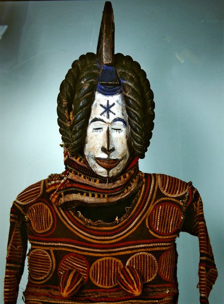 Mawo-naamio, Ibo (puu, maali & kangas) tekijältä Nigerian