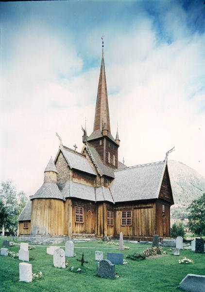 Lomin sauvakirkko (Stavkyrkje) tekijältä Norwegian School