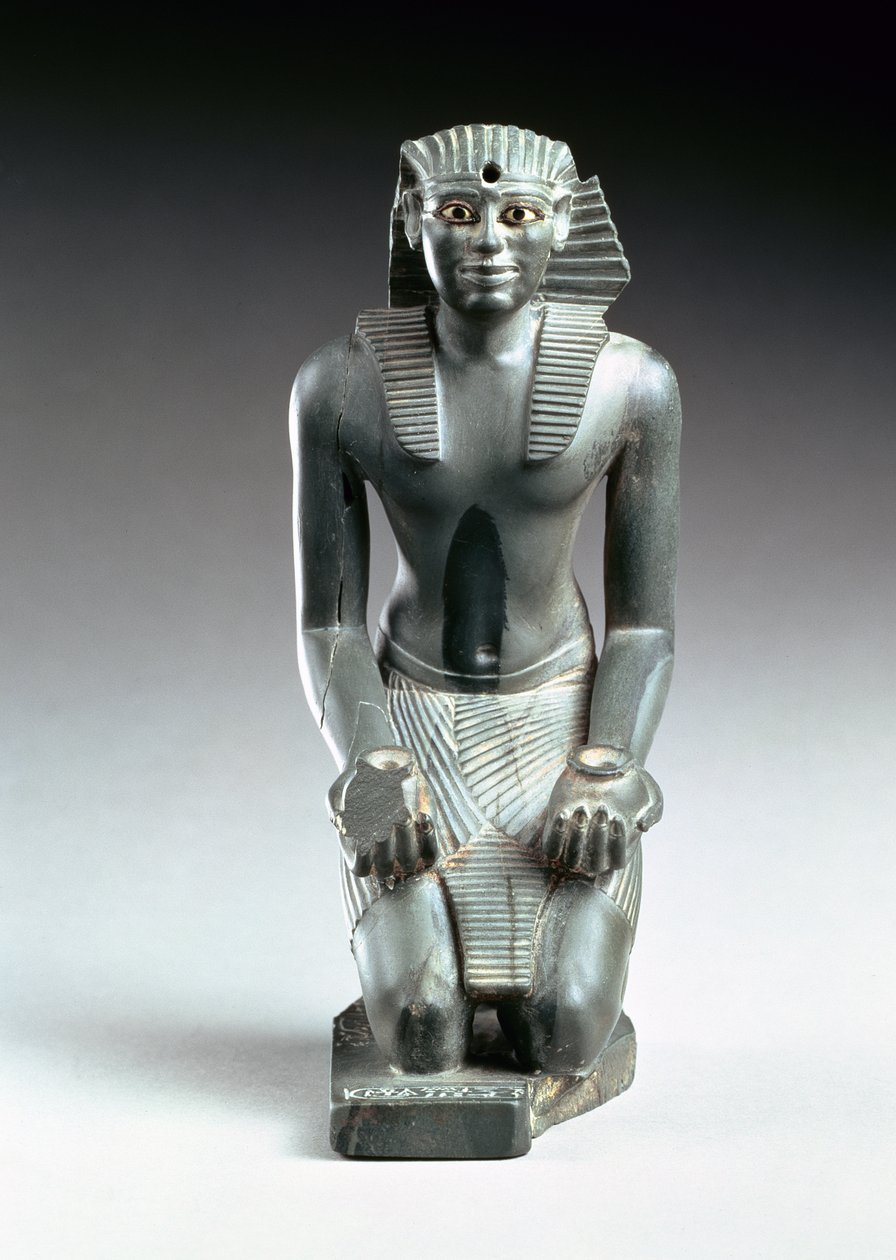 Pepi I:n (2289-2255 eKr.) polvistuva hahmo (vihreä liuskekivi) tekijältä Old Kingdom Egyptian