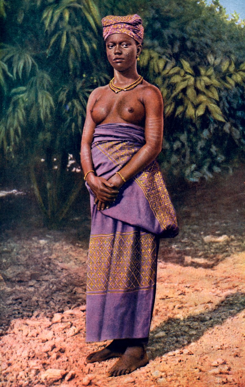 Nainen Accrasta, Ghanasta, 1922. tekijältä P. A. McCann