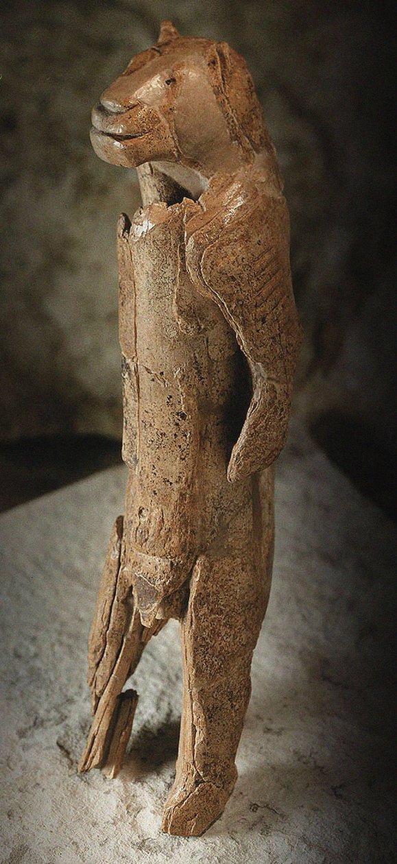 Leijonamies, Aurignacian kulttuuri (mammutin norsunluu) tekijältä Paleolithic