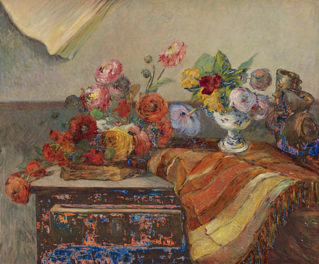Ranskalainen: kukkakimppuja ja keramiikkaa lipaston päällä. tekijältä Paul Gauguin