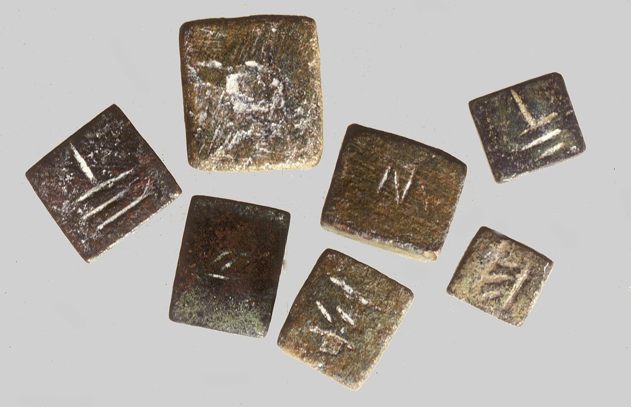 Painot, joihin on merkitty yksilöllinen paino (pronssi) tekijältä Phoenician Phoenician
