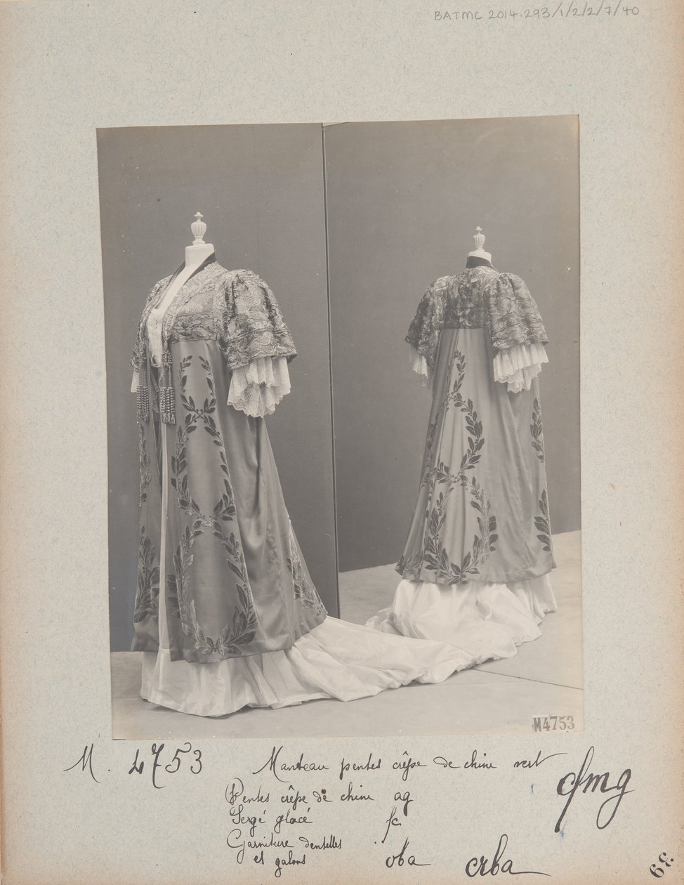 Albumisivu: House of Worth, Coat tekijältä Photographer French
