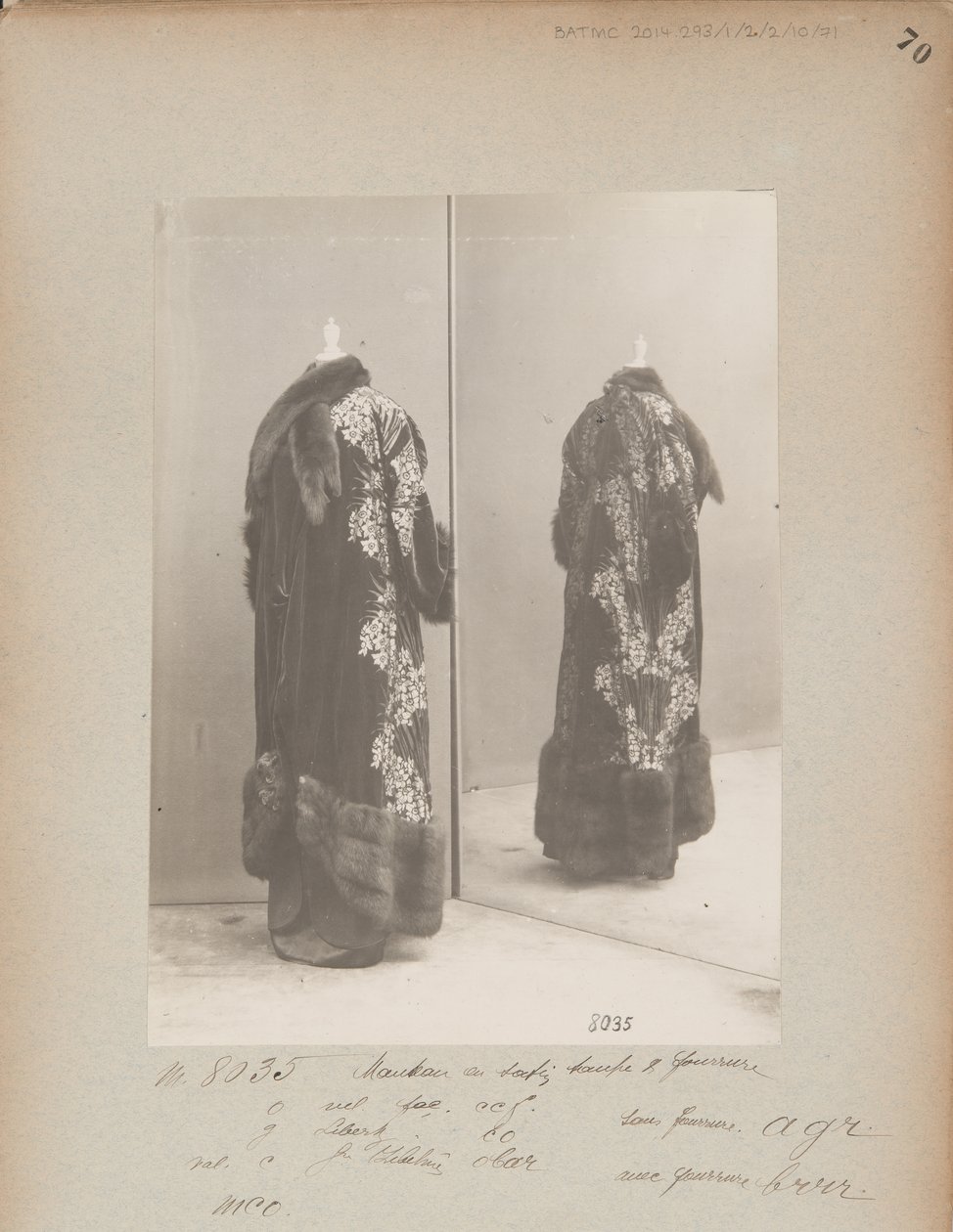 Albumisivu: House of Worth, Coat tekijältä Photographer French