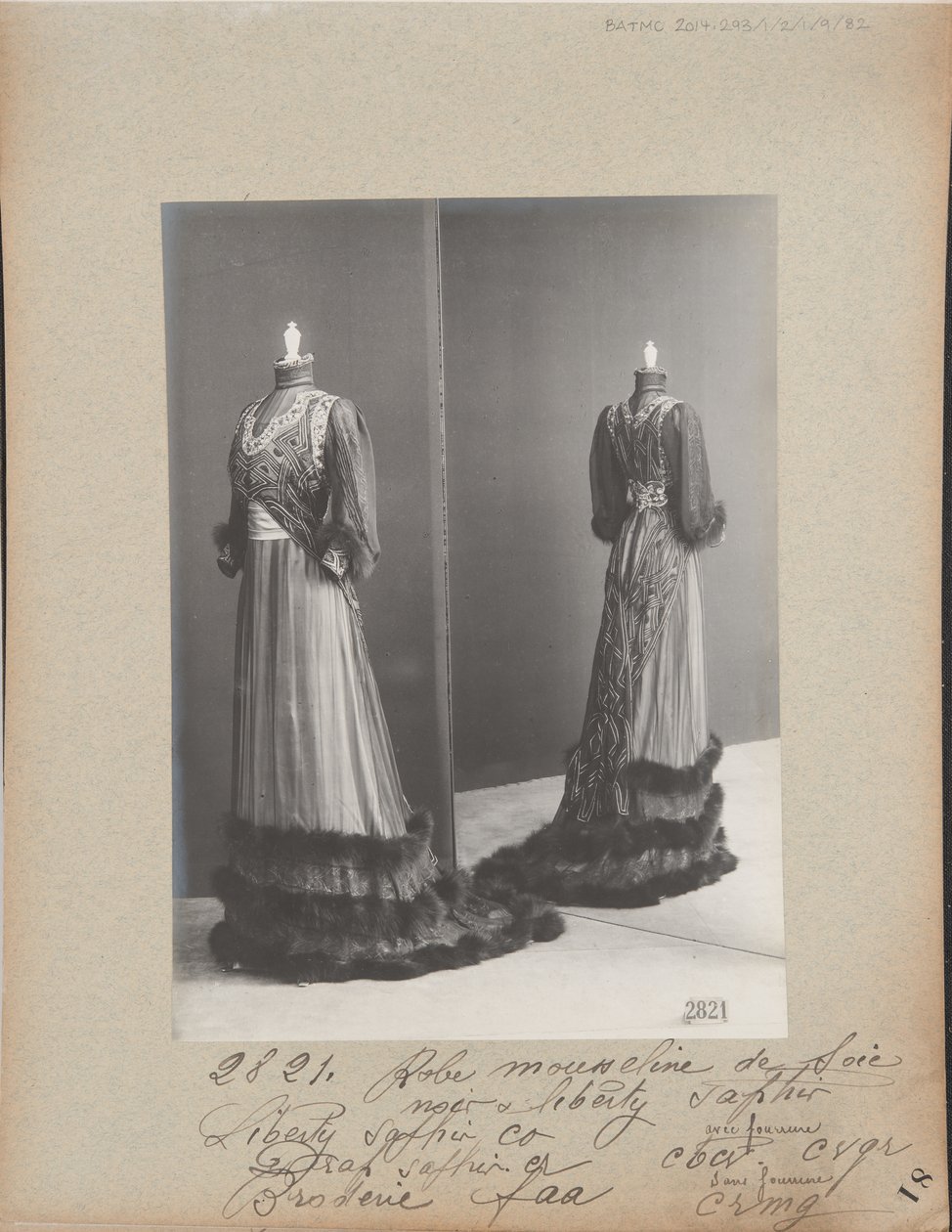 Albumisivu: House of Worth, Dress tekijältä Photographer French