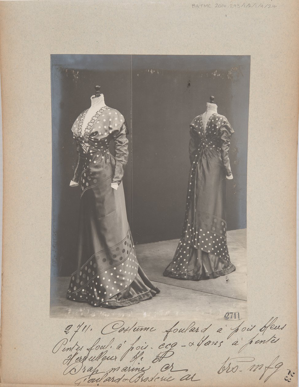 Albumisivu: House of Worth, Dress tekijältä Photographer French