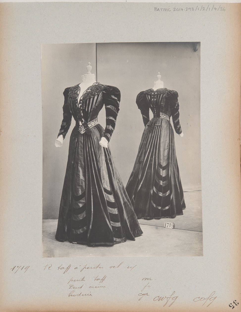 Albumisivu: House of Worth, Dress tekijältä Photographer French