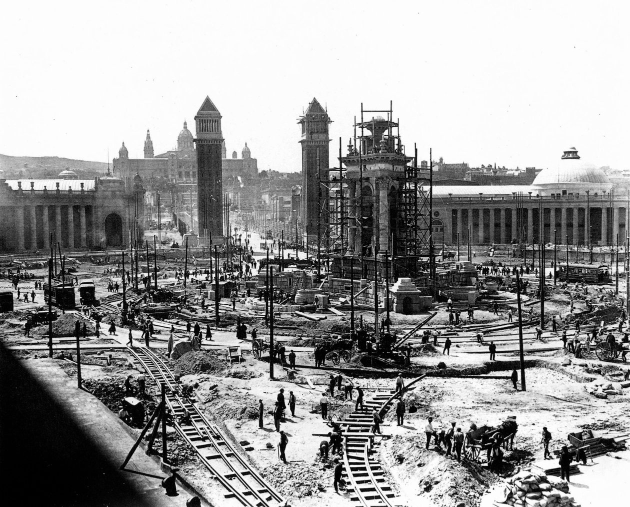 Rakennustyöt Barcelonassa, n. 1910 (b/w kuva) tekijältä Photographer Spanish
