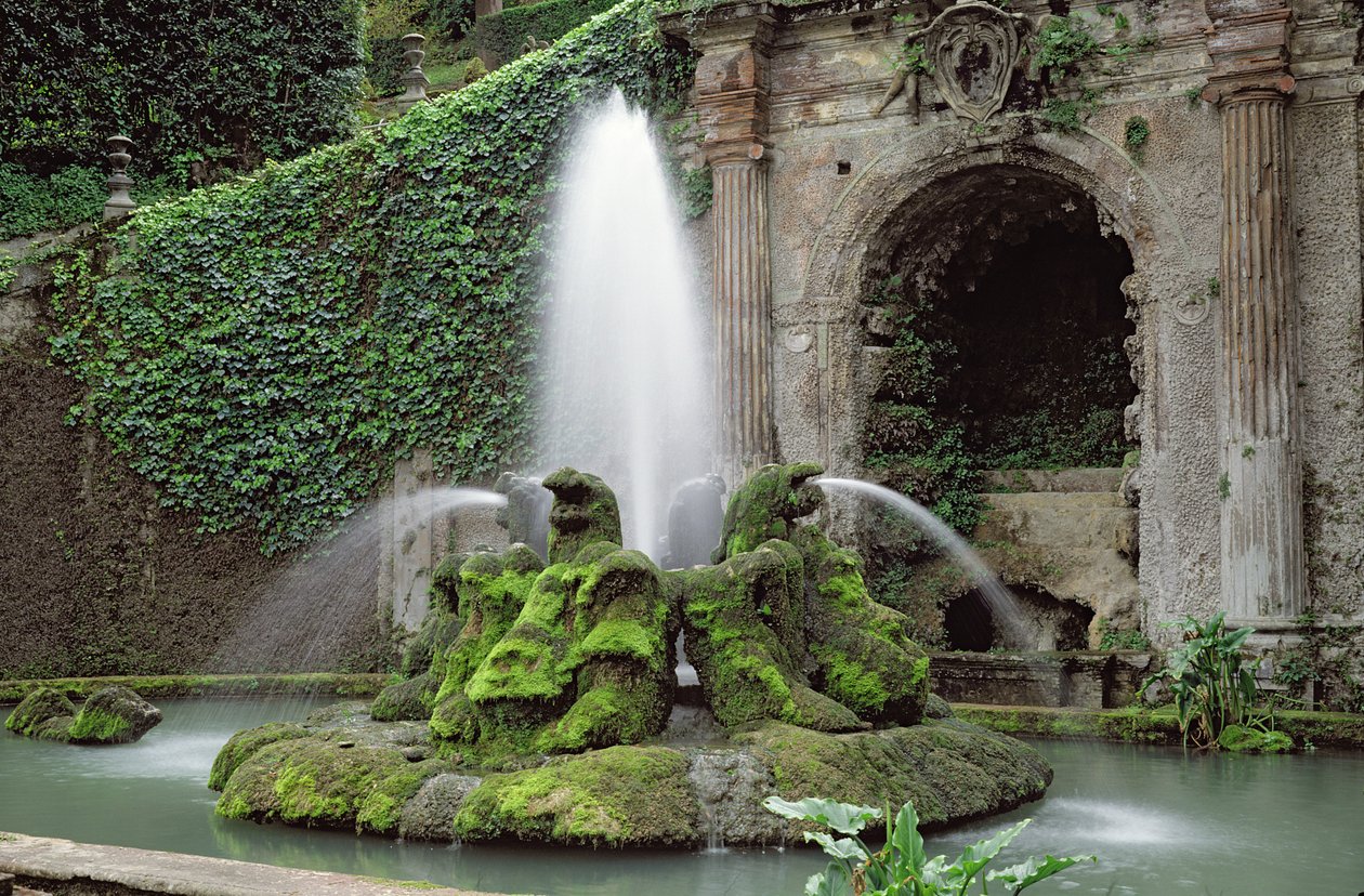 Dragon Fountain, suunnitteli Pirro Ligorio (n. 1500-83) tekijältä Piero Ligorio