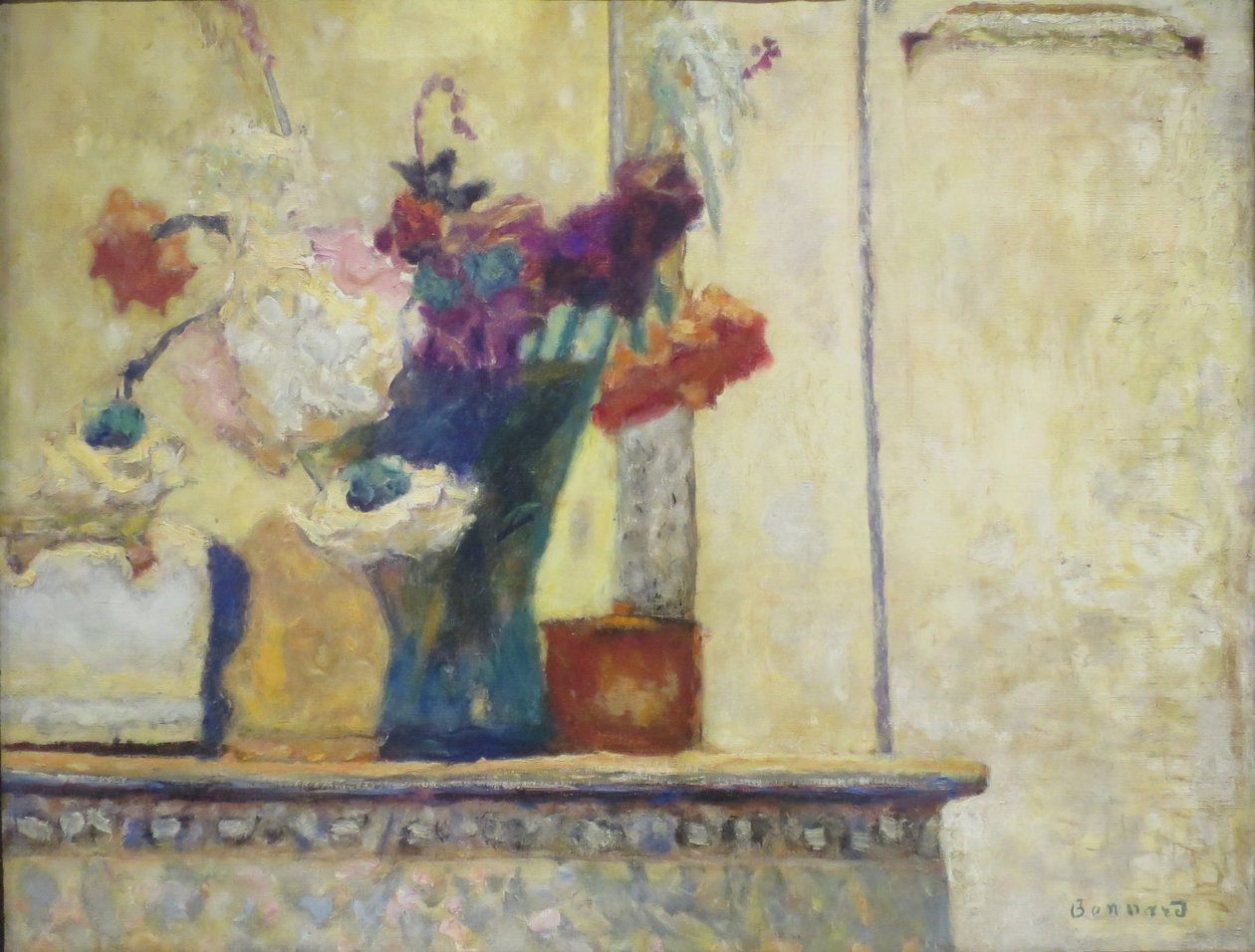 Kukkia manttelissa tekijältä Pierre Bonnard