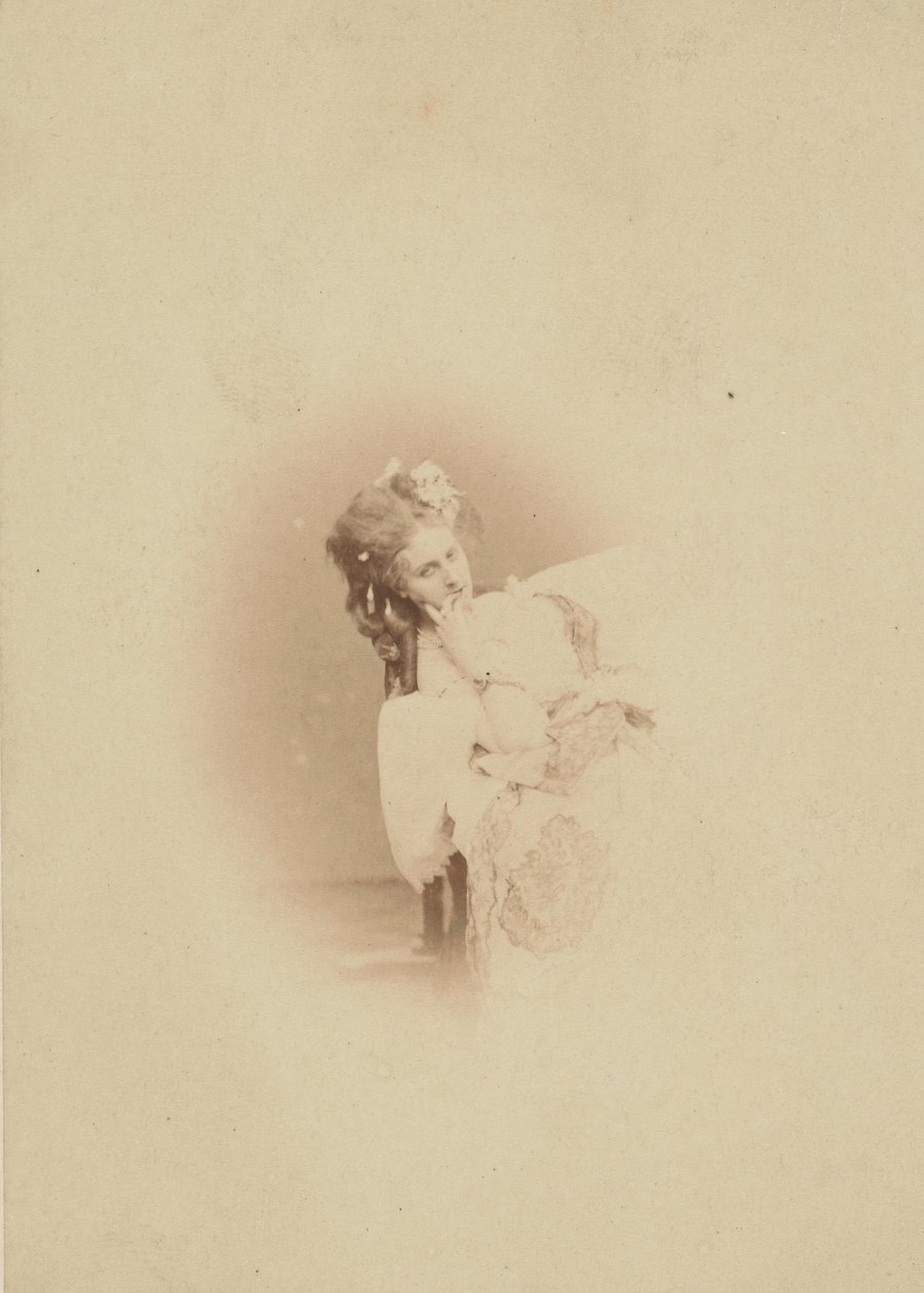 [Vinjetoitu istuminen Ritrosetta-mekossa], 1861-67. tekijältä Pierre Louis Pierson