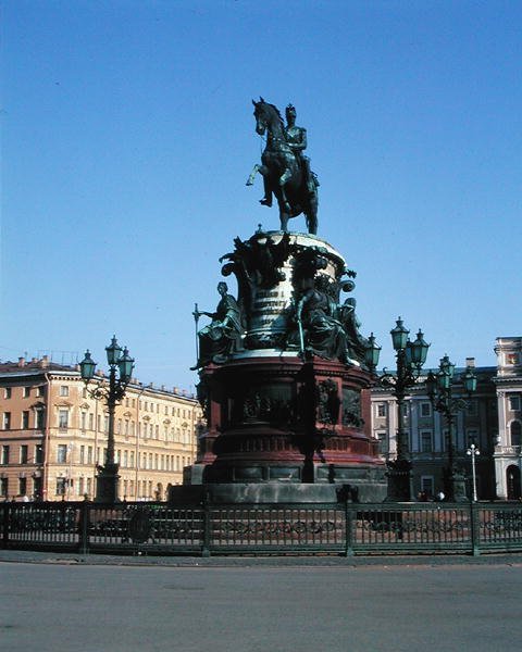 Ratsastusmuistomerkki tsaari Nikolai I:lle (1796-1855) 1856-59 tekijältä Piotr Klodt