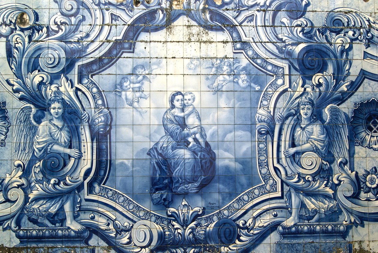 Koristeellinen paneeli, joka kuvaa Madonnaa ja lasta, Lamego, Portugali. 1738 (keraamiset laatat) tekijältä Portuguese School