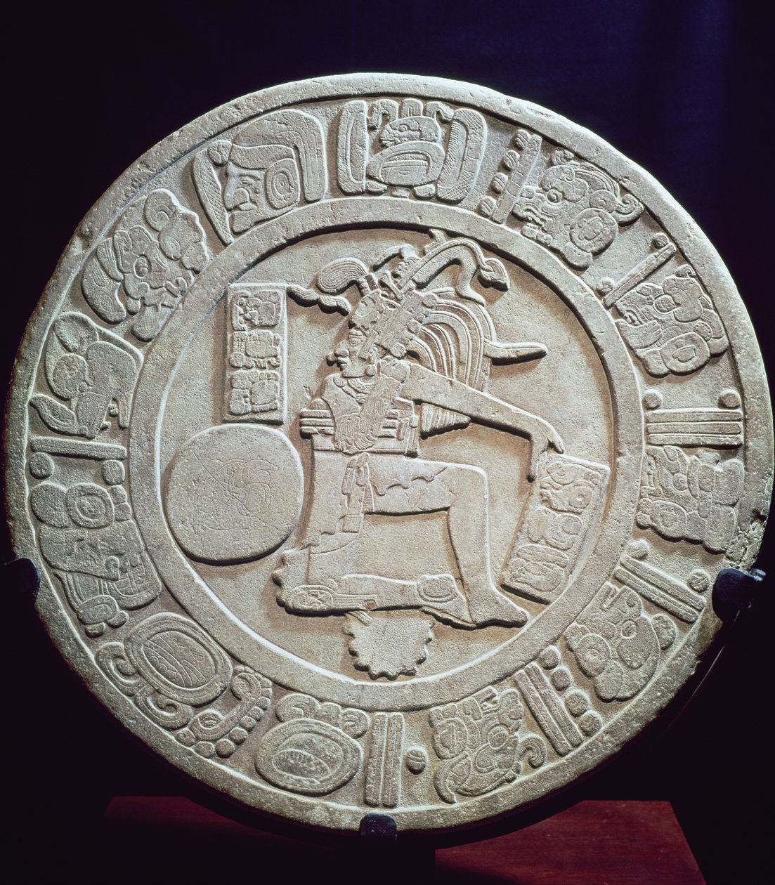 Mayan pallokenttämerkki, Chinkulticista, Chiapasista, 590 jKr (kalkkikivi) tekijältä Pre Columbian