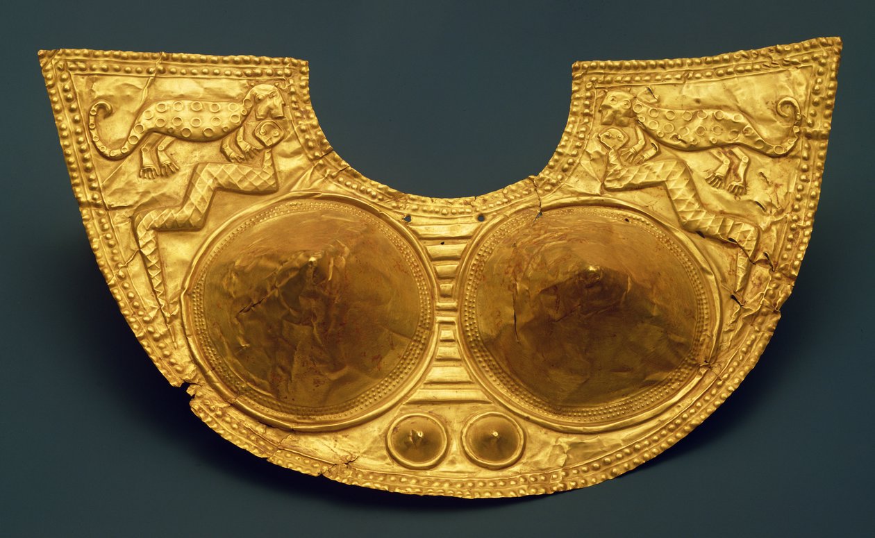 Sinu rintakilpi (vasarattu kulta) tekijältä Pre Columbian