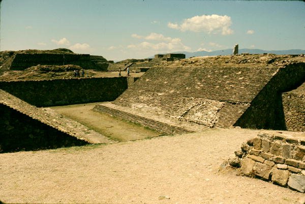 Näkymä pallokentältä tekijältä Pre Columbian Pre Columbian