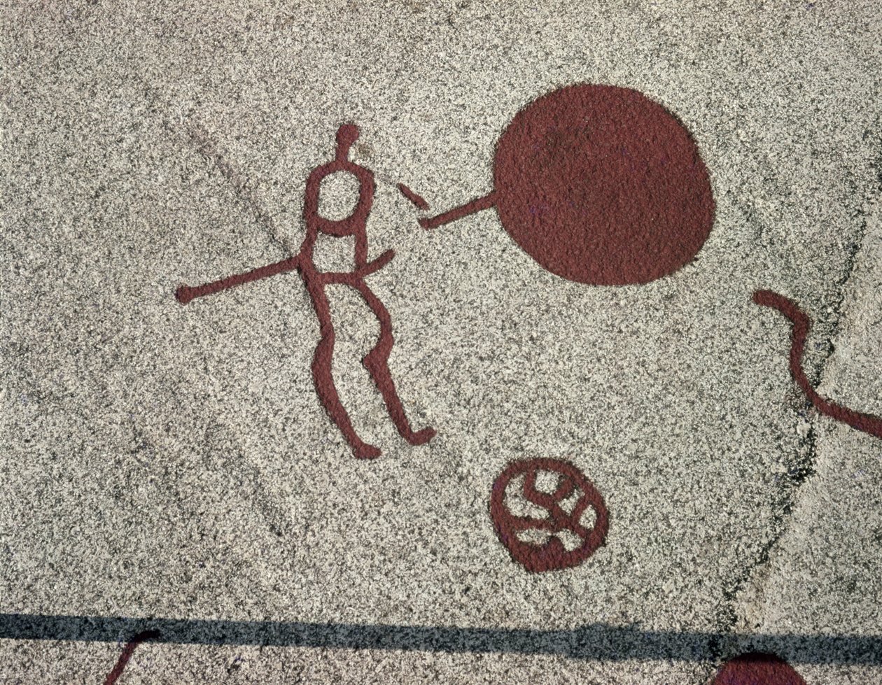 Mieshahmo auringon kanssa (kalliomaalaus) tekijältä Protohistoric