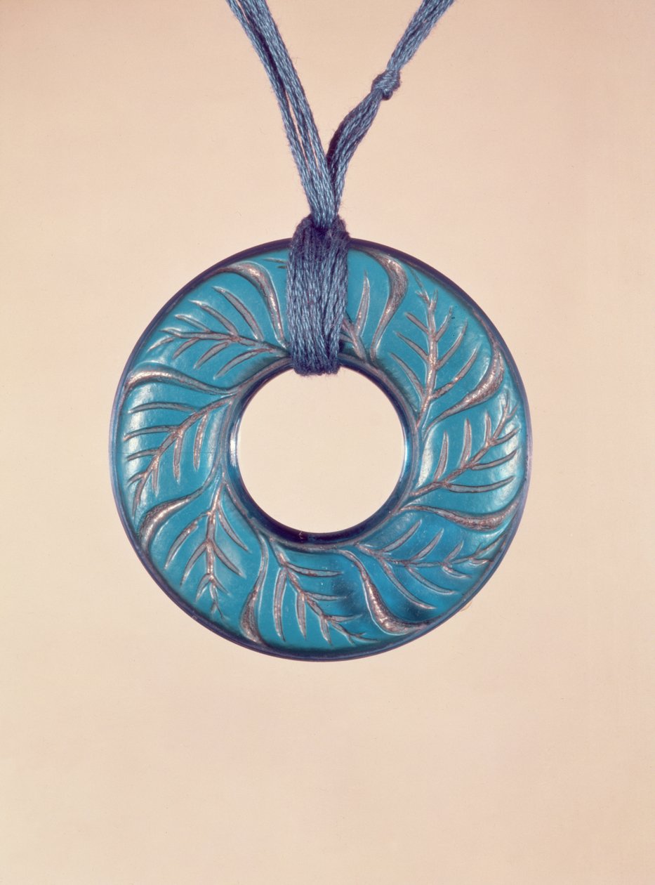 Riipus satiiniviimeistelyllä, Lalique, n.1902 tekijältä Rene Jules Lalique