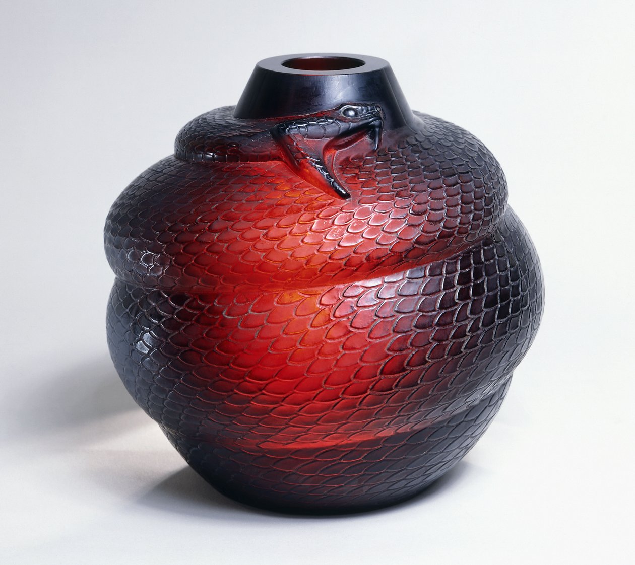 Käärme tekijältä Rene Jules Lalique