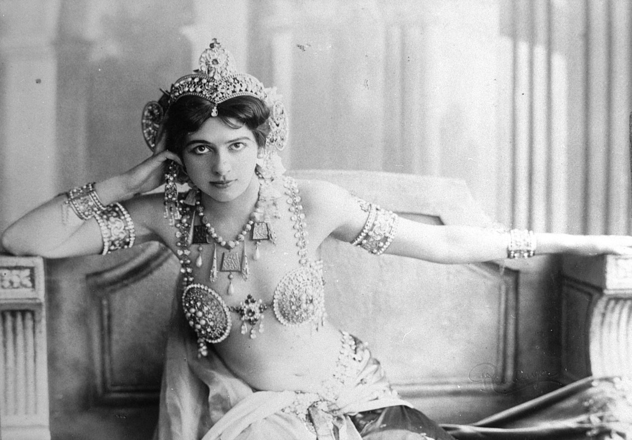 Mata Hari (1876-1917) 1905 tekijältä Reutlinger Studio