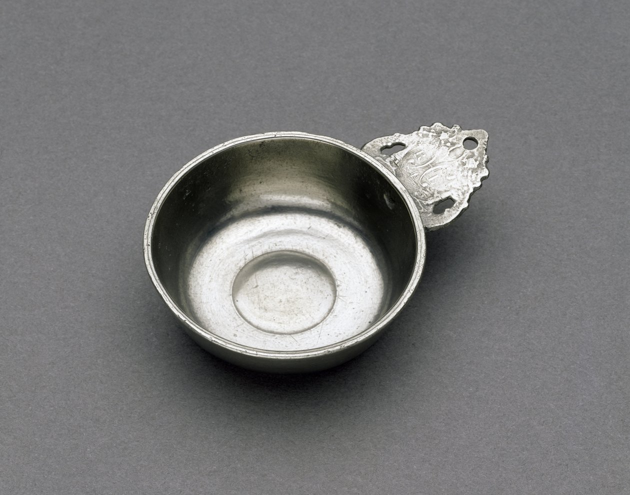 Porringer, c. 1788-1820 (tina) tekijältä Richard Sr. Lee
