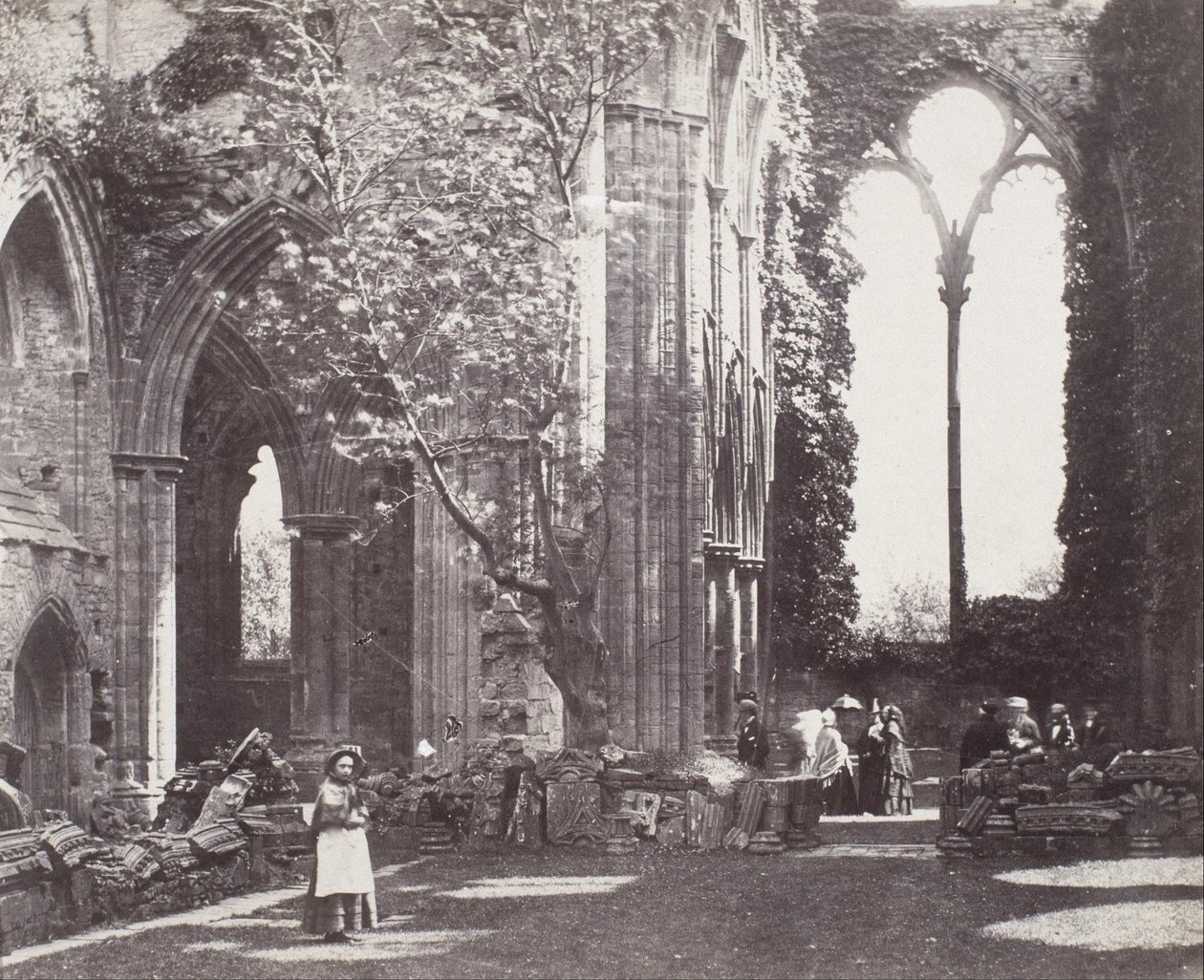 Sisustus- Tintern Abbey tekijältä Roger Fenton